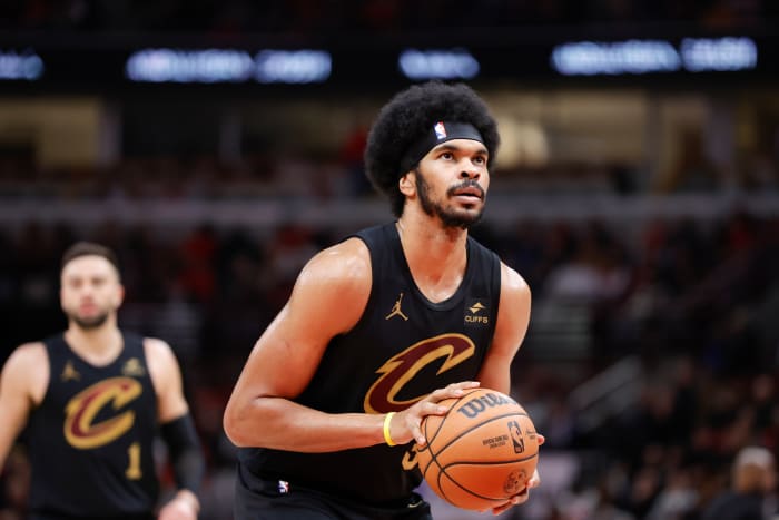 Cleveland Cavaliers center Jarrett Allen (31) shoots a free throw against the Chicago Bulls during the second half at United Center.